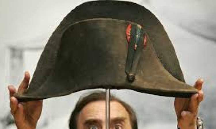 بيع قبعة نابليون ب2 مليون دولار